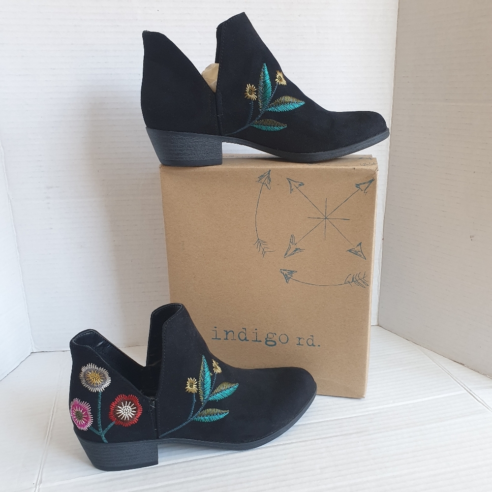 Indigo rd Chanted Black Faux-Suede Floral Embroidered Block Heel Ankle Booties 7